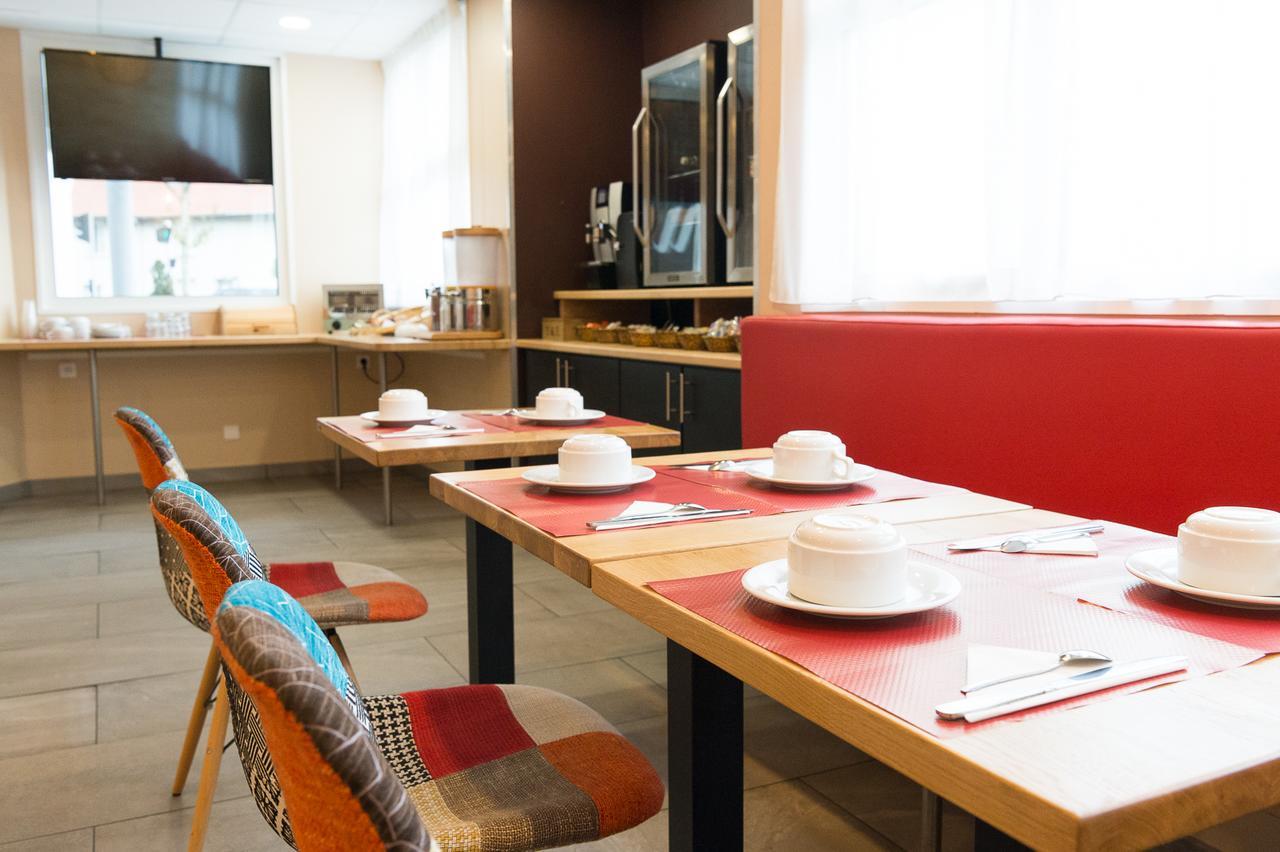 Wink Hotel Juvisy Bagian luar foto