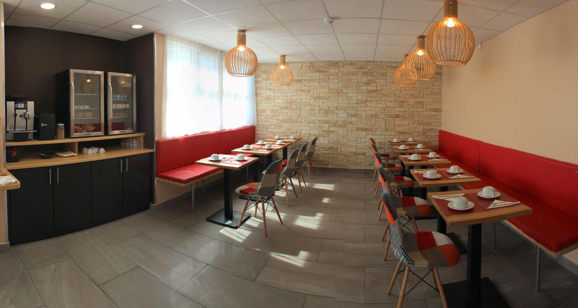 Wink Hotel Juvisy Bagian luar foto